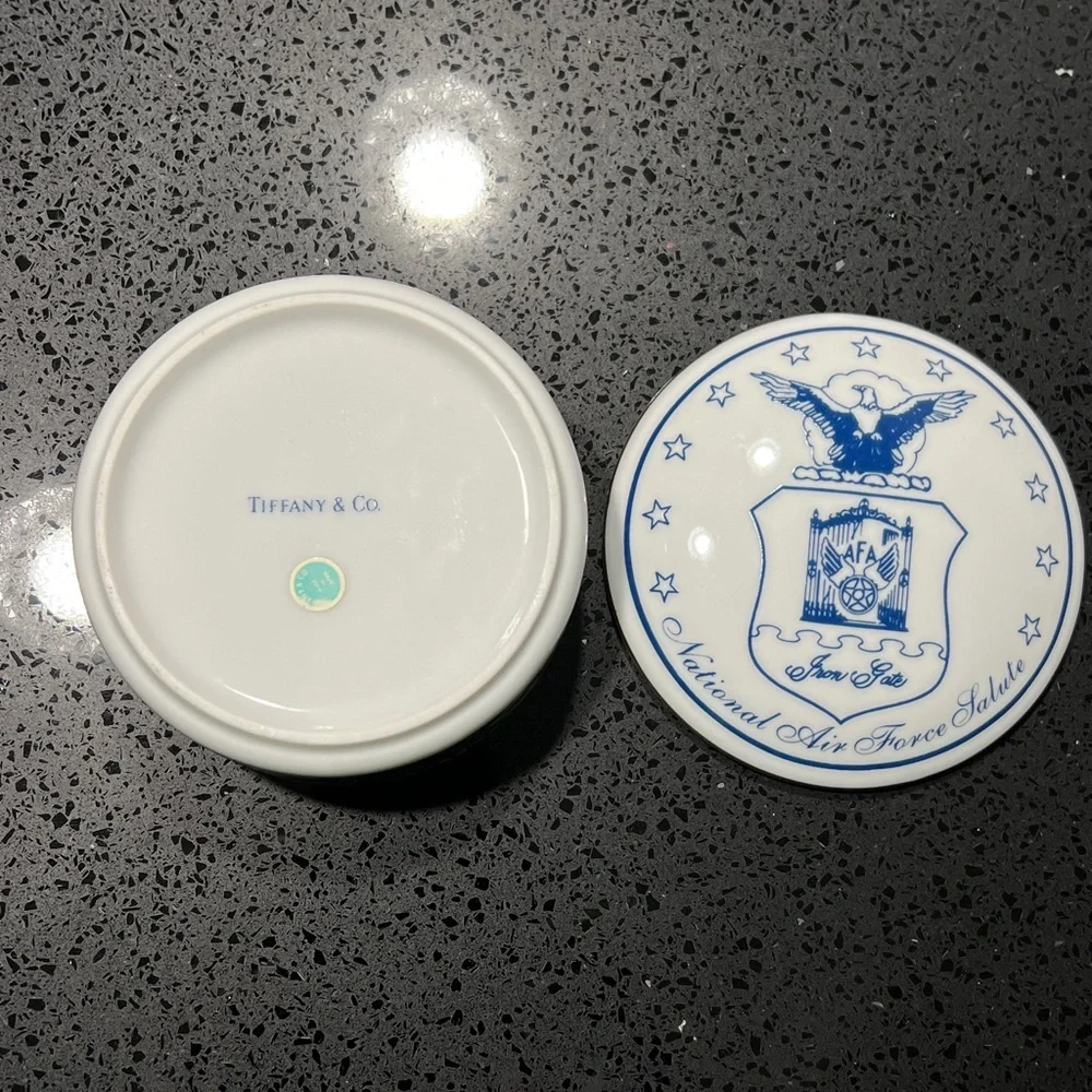 National Air Force salute trinket box‎